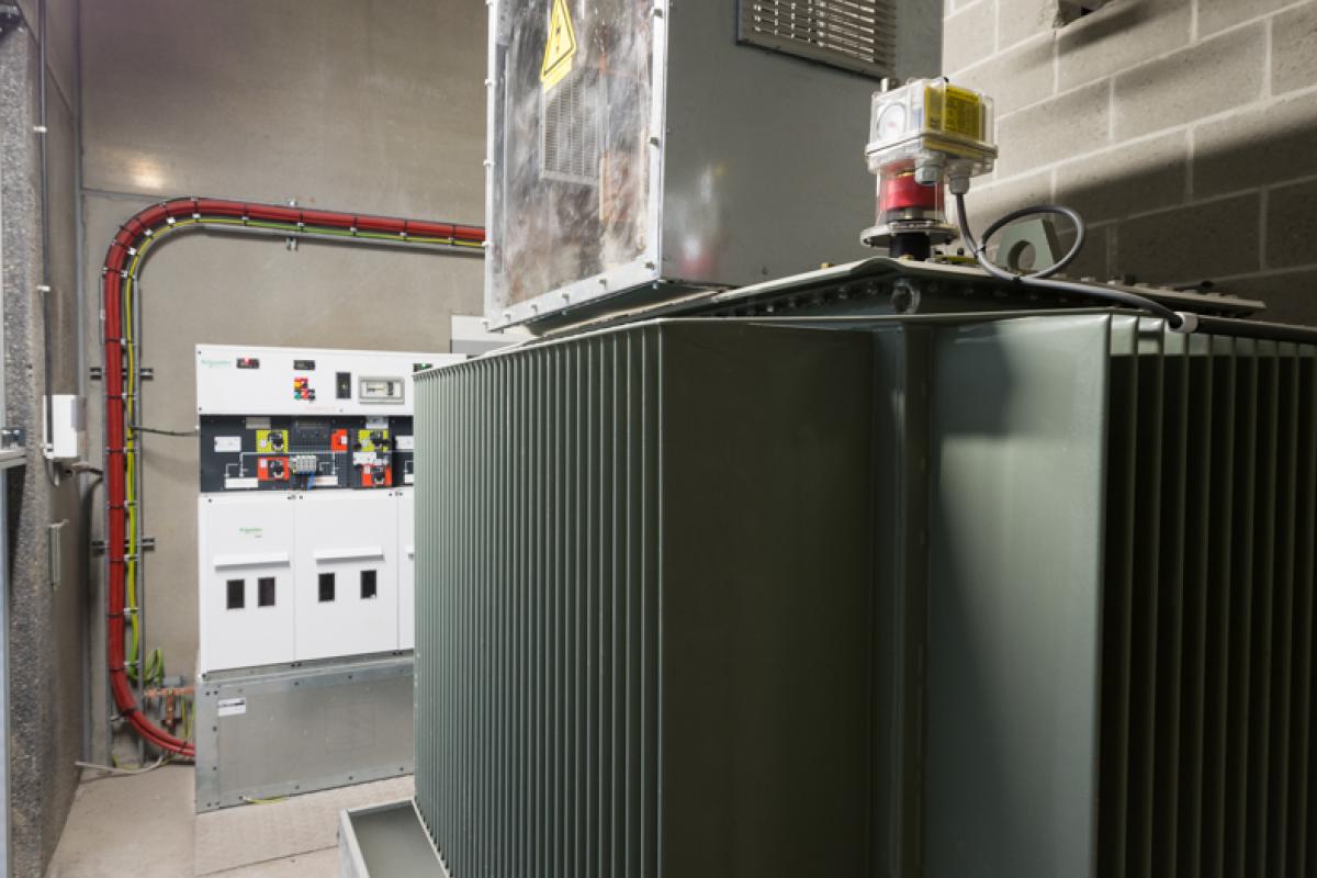 Overzicht RM6-cel + transfo met transfobak + busbar
