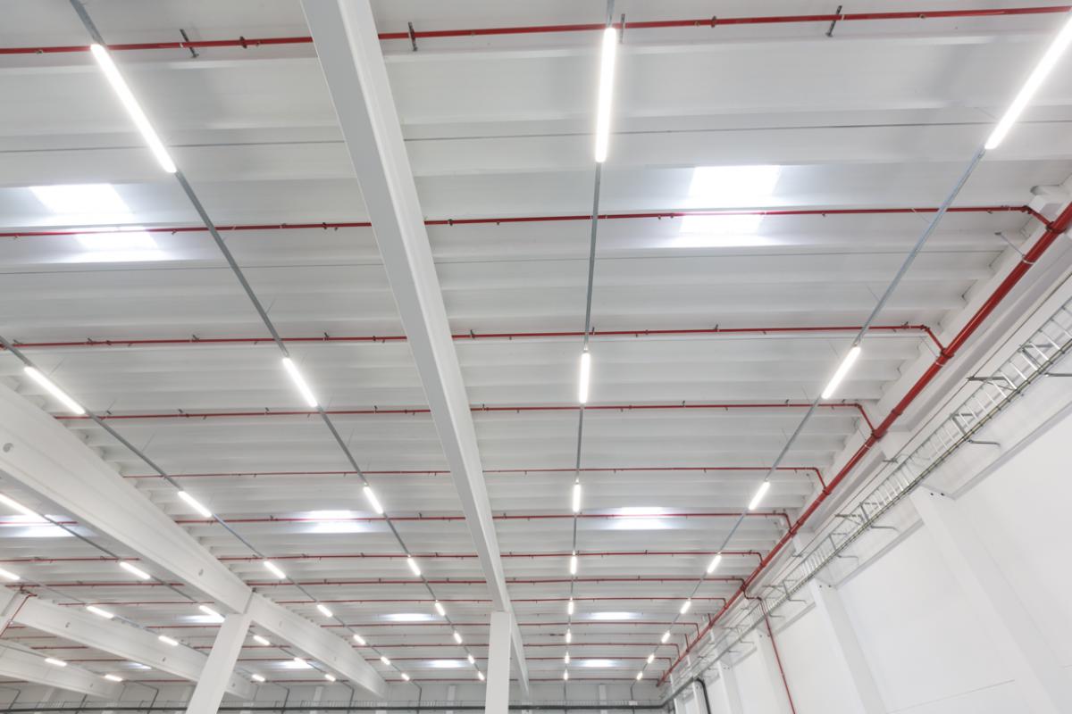 Overzicht verlichting PTX aan kabelgoten in Agristo