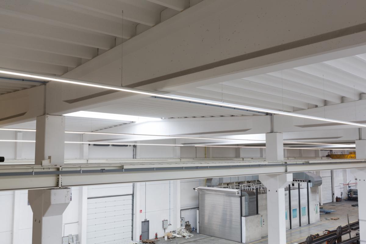 Verlichtingslijnen Trilux E-Line donkerder